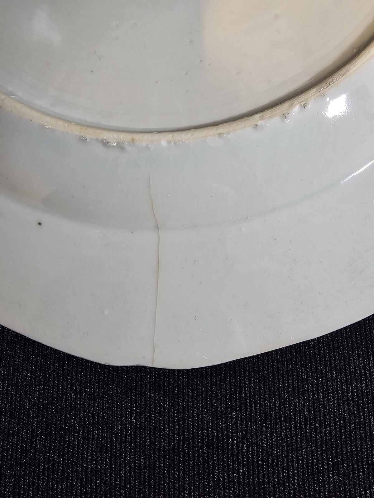 An 18thc Octagonal Shaped Chinese Export blue and White Plate, Hand Painted