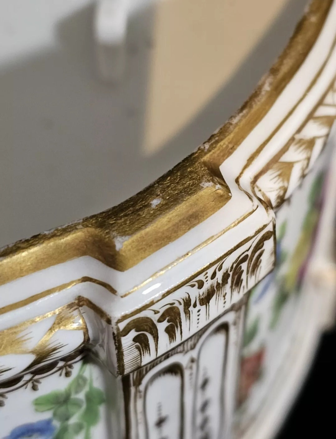 An Antique Late 18thC Paris Porcelain Brough Pot.