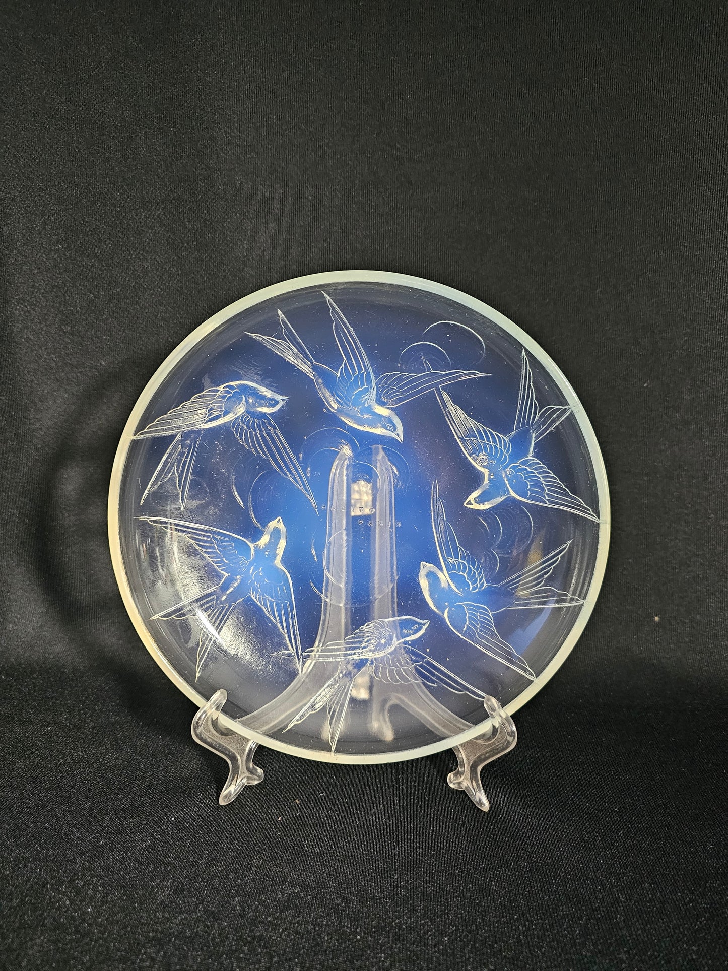 A Sabino semi opalescent glass bowl moulded with birds,