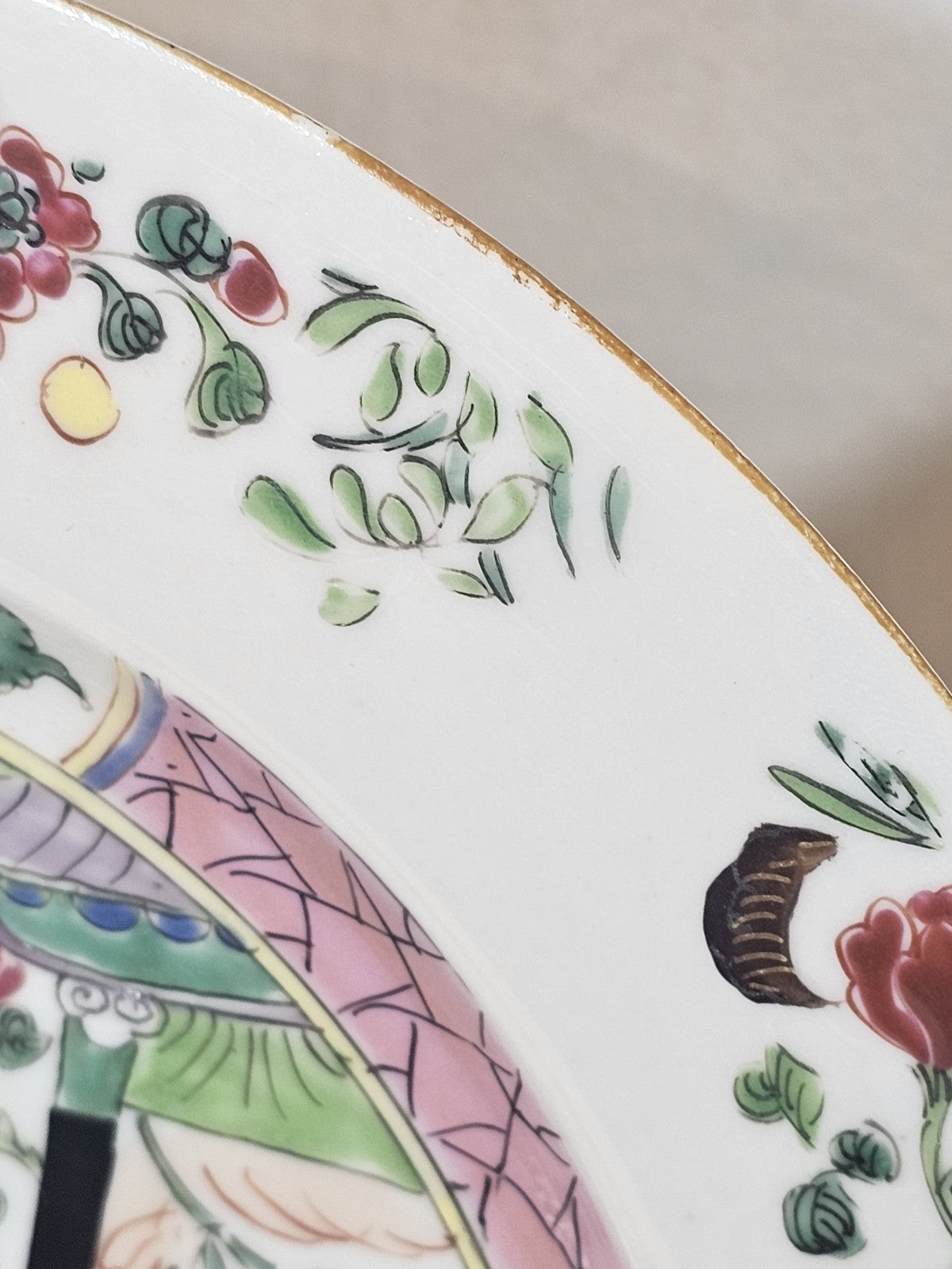 A Pair 18thC Of Chinese Porcelain Famille Rose Dishes Qianlong  (1736-1795)