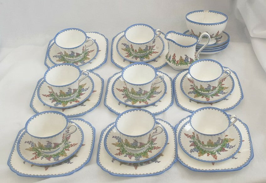 A New Chelsea bone china floral Kirby pattern tea service, mid 20th c,