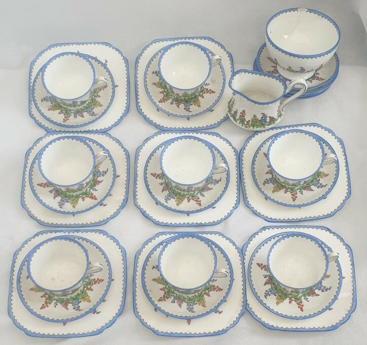 A New Chelsea bone china floral Kirby pattern tea service, mid 20th c,