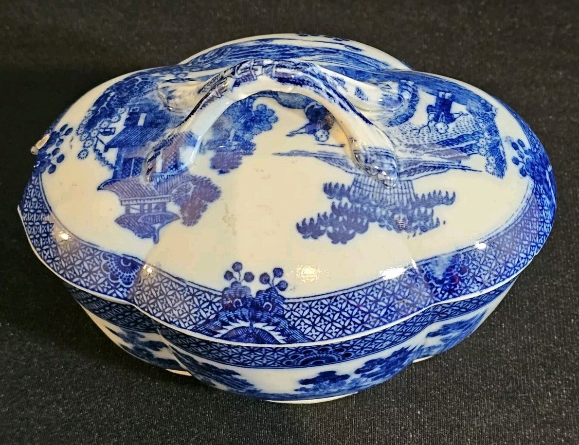 An Oval Underglaze Blue Printed Pearlware Sauce Tureen and Cover, C1800-10