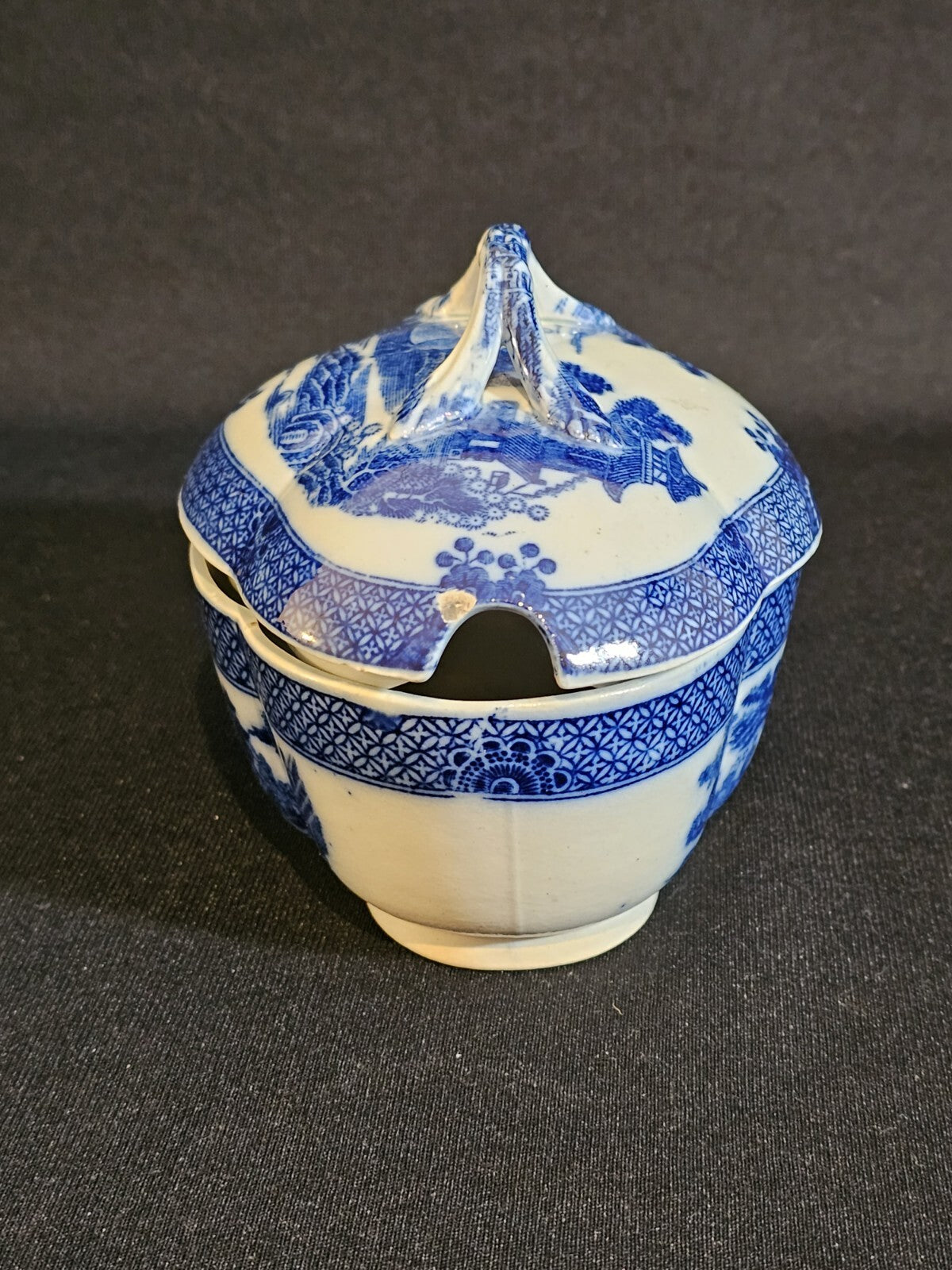 An Oval Underglaze Blue Printed Pearlware Sauce Tureen and Cover, C1800-10