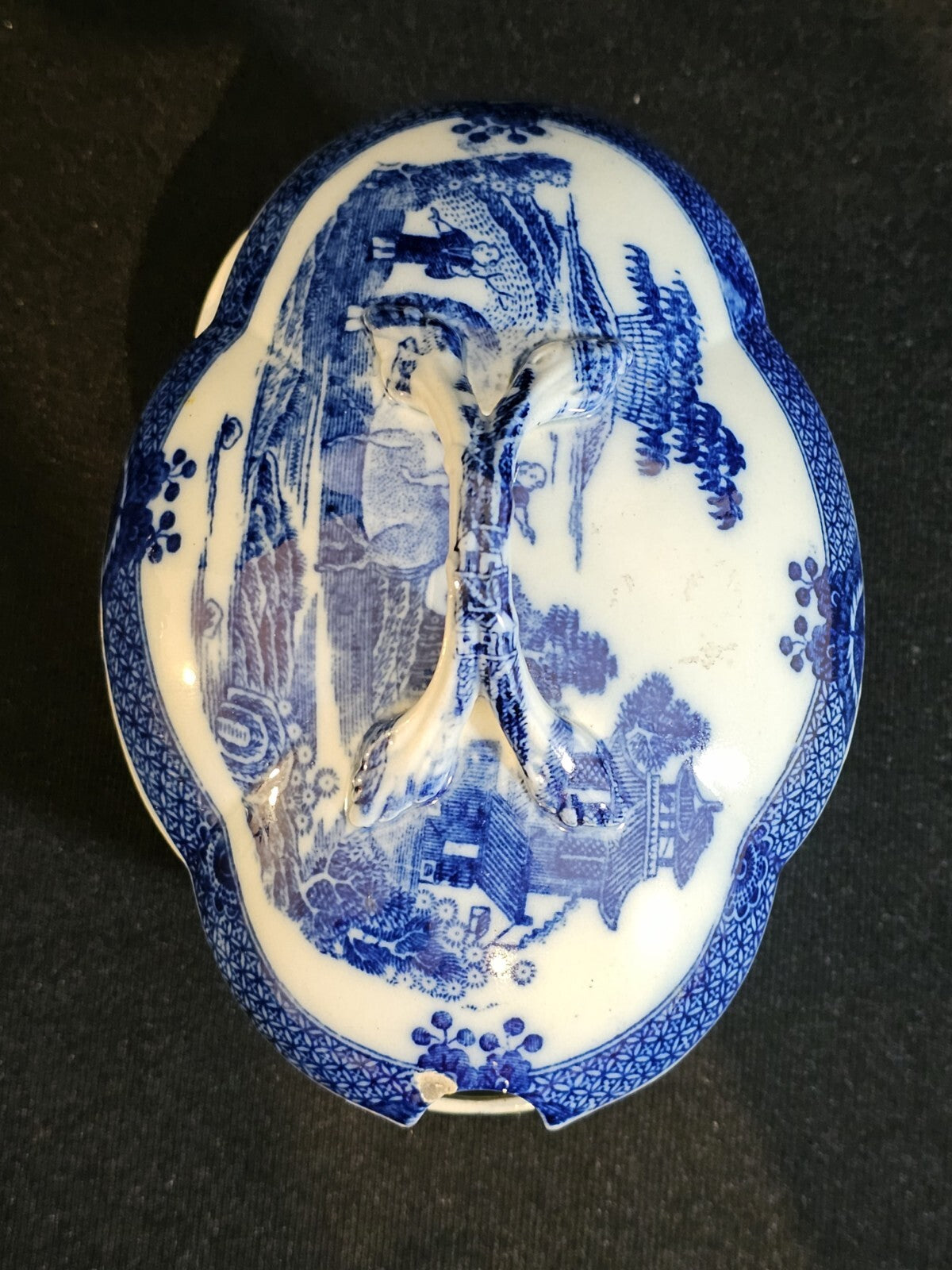 An Oval Underglaze Blue Printed Pearlware Sauce Tureen and Cover, C1800-10