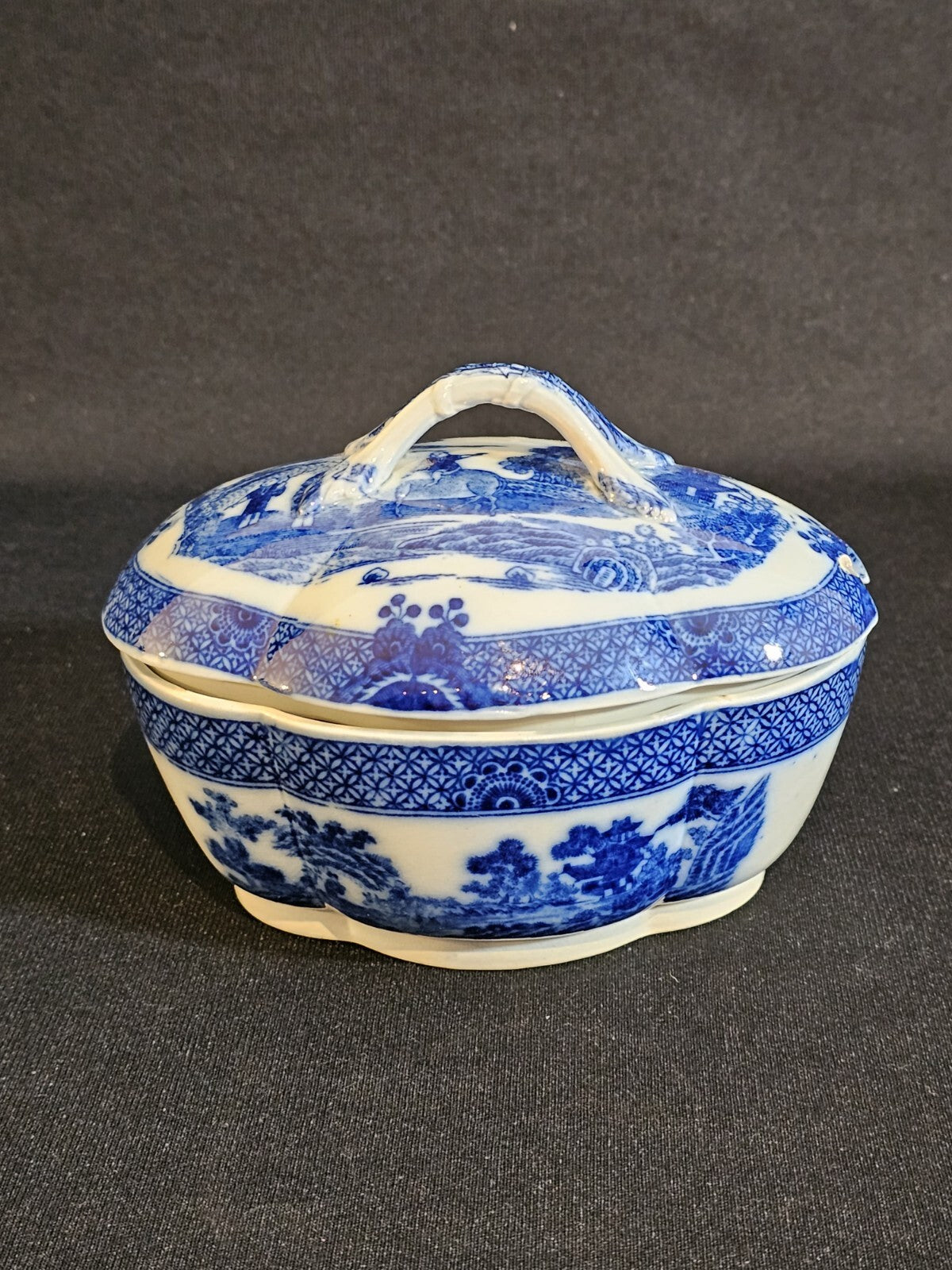 An Oval Underglaze Blue Printed Pearlware Sauce Tureen and Cover, C1800-10
