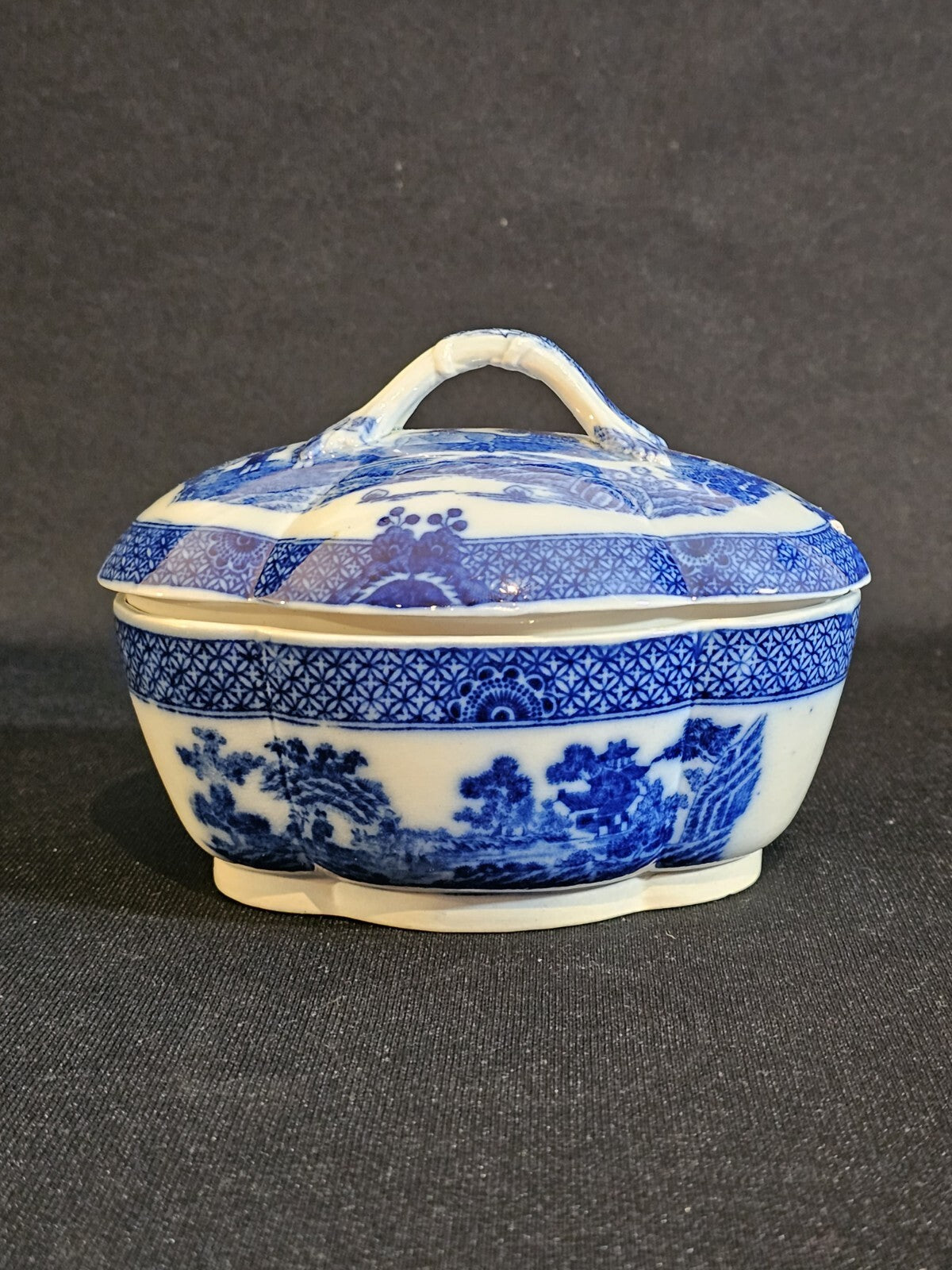 An Oval Underglaze Blue Printed Pearlware Sauce Tureen and Cover, C1800-10