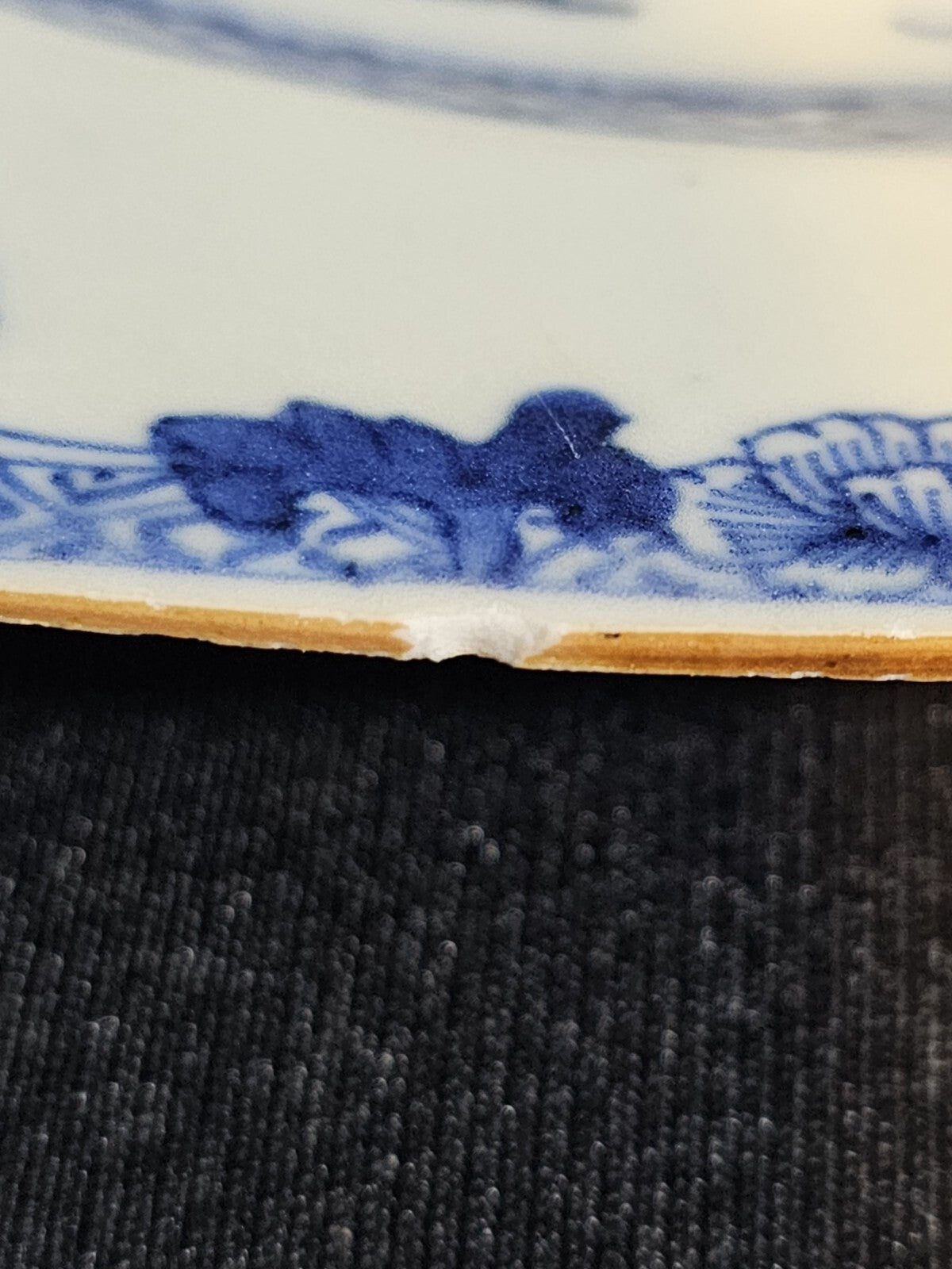 An 18thc Octagonal Shaped Chinese Export blue and White Plate, Hand Painted