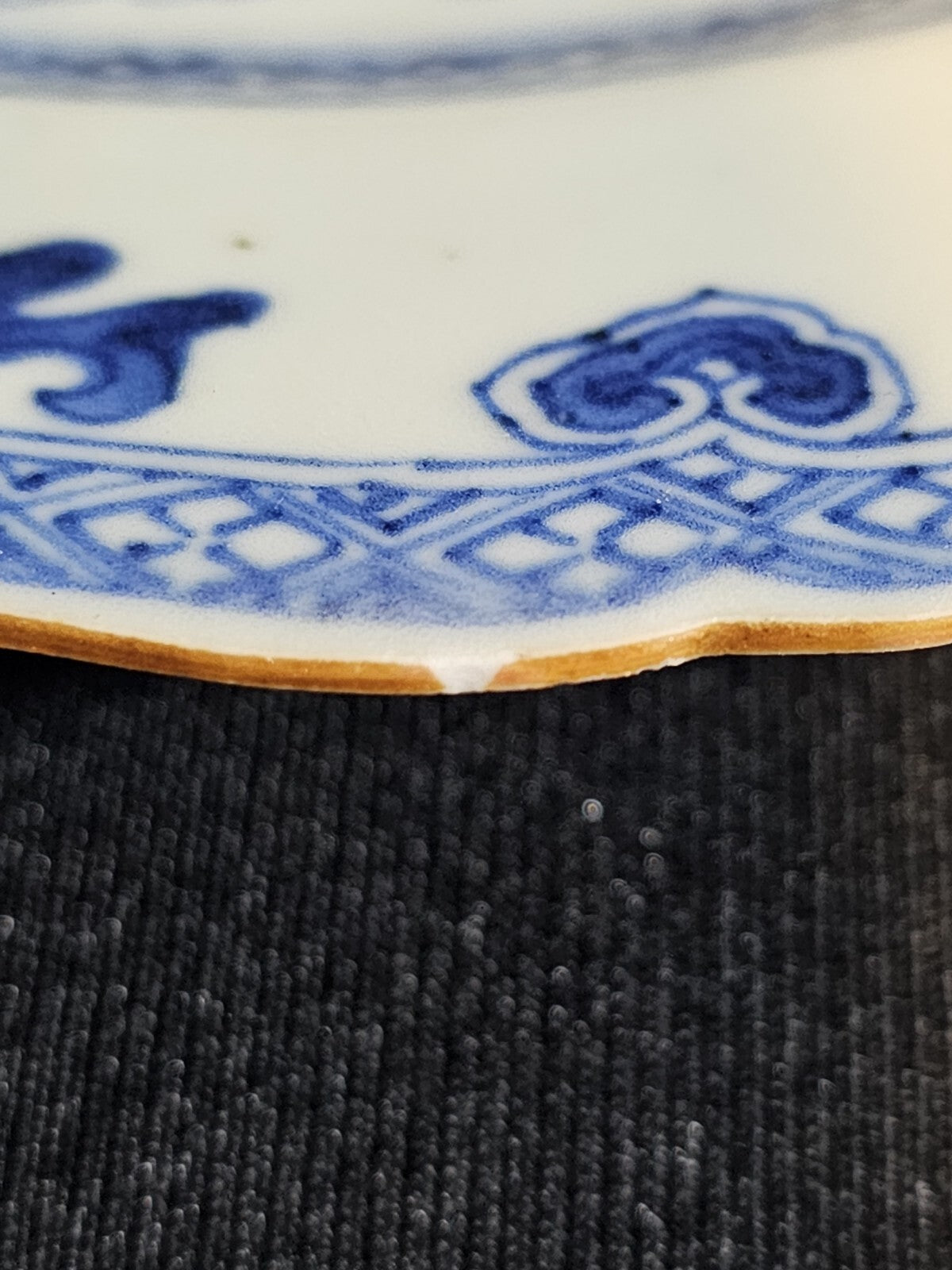 An 18thc Octagonal Shaped Chinese Export blue and White Plate, Hand Painted