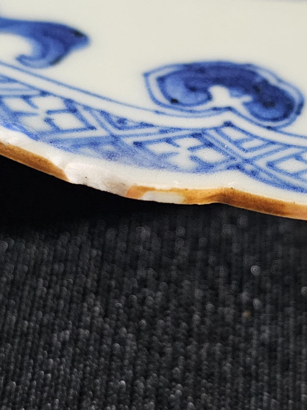 An 18thc Octagonal Shaped Chinese Export blue and White Plate, Hand Painted