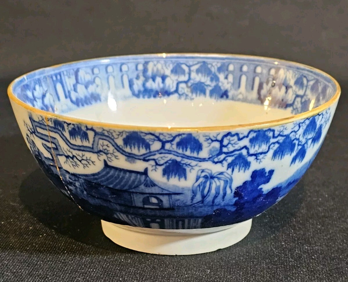 A Round Underglaze Blue Printed Pearlware Bowl, C1800-10 A/F