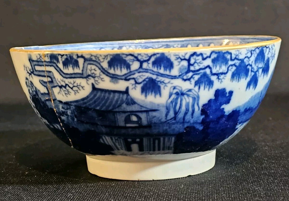 A Round Underglaze Blue Printed Pearlware Bowl, C1800-10 A/F