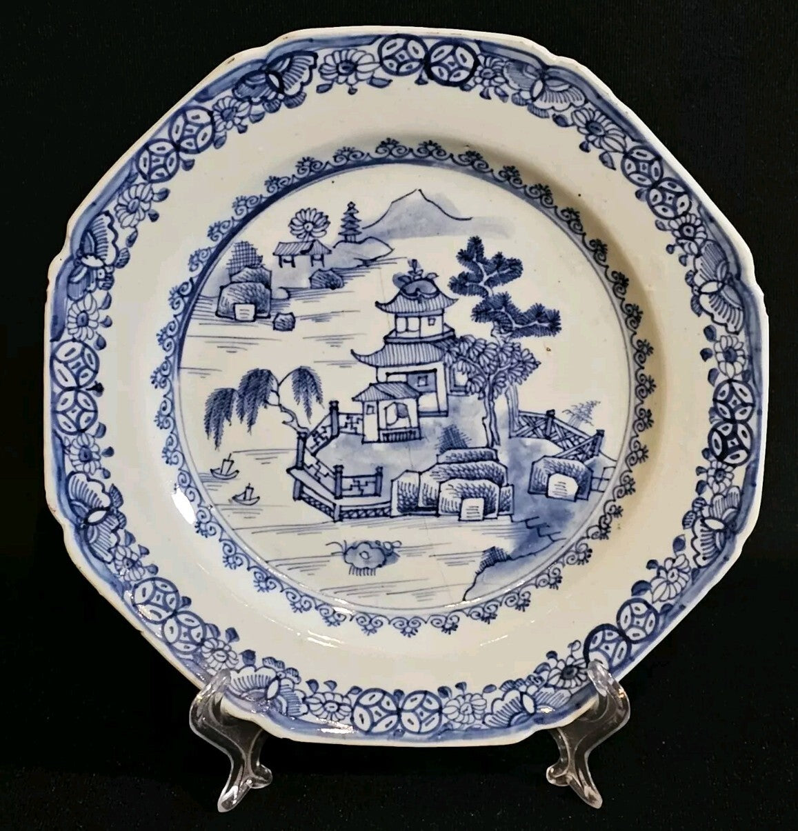 An 18thc Octagonal Shaped Chinese Export blue and White Plate, Hand Painted