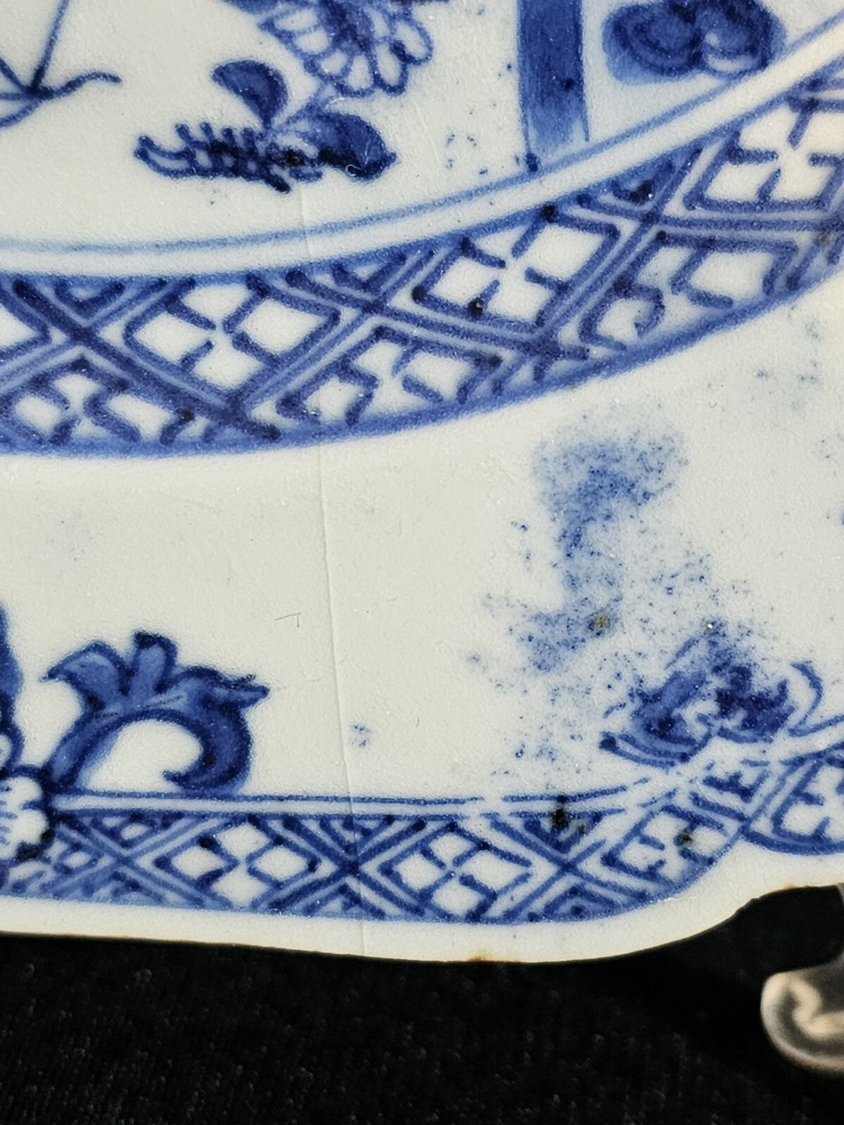 An 18thc Octagonal Shaped Chinese Export blue and White Plate, Hand Painted