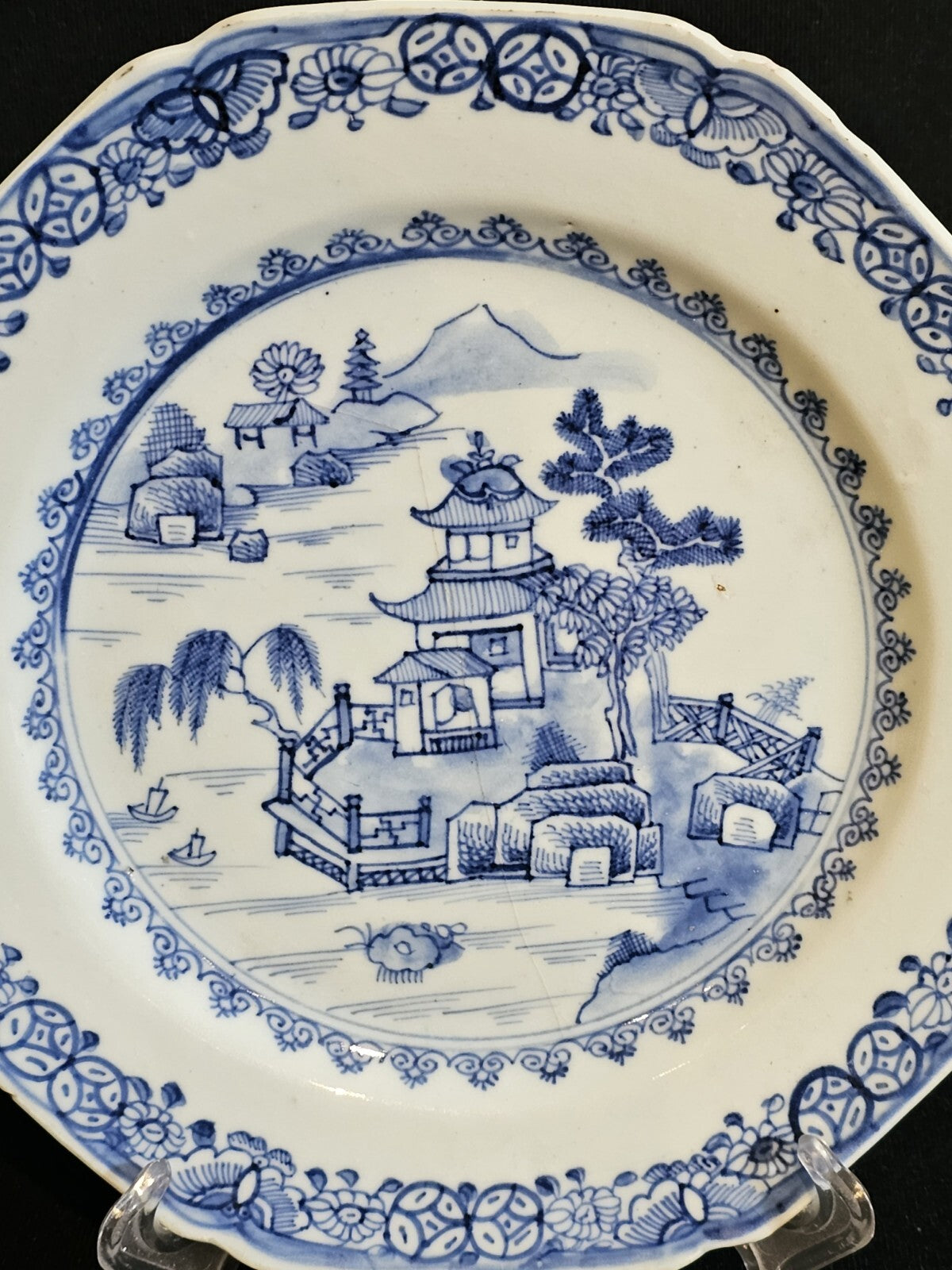 An 18thc Octagonal Shaped Chinese Export blue and White Plate, Hand Painted