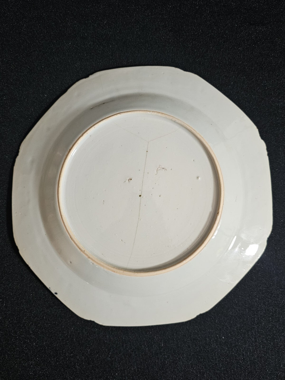 An 18thc Octagonal Shaped Chinese Export blue and White Plate, Hand Painted