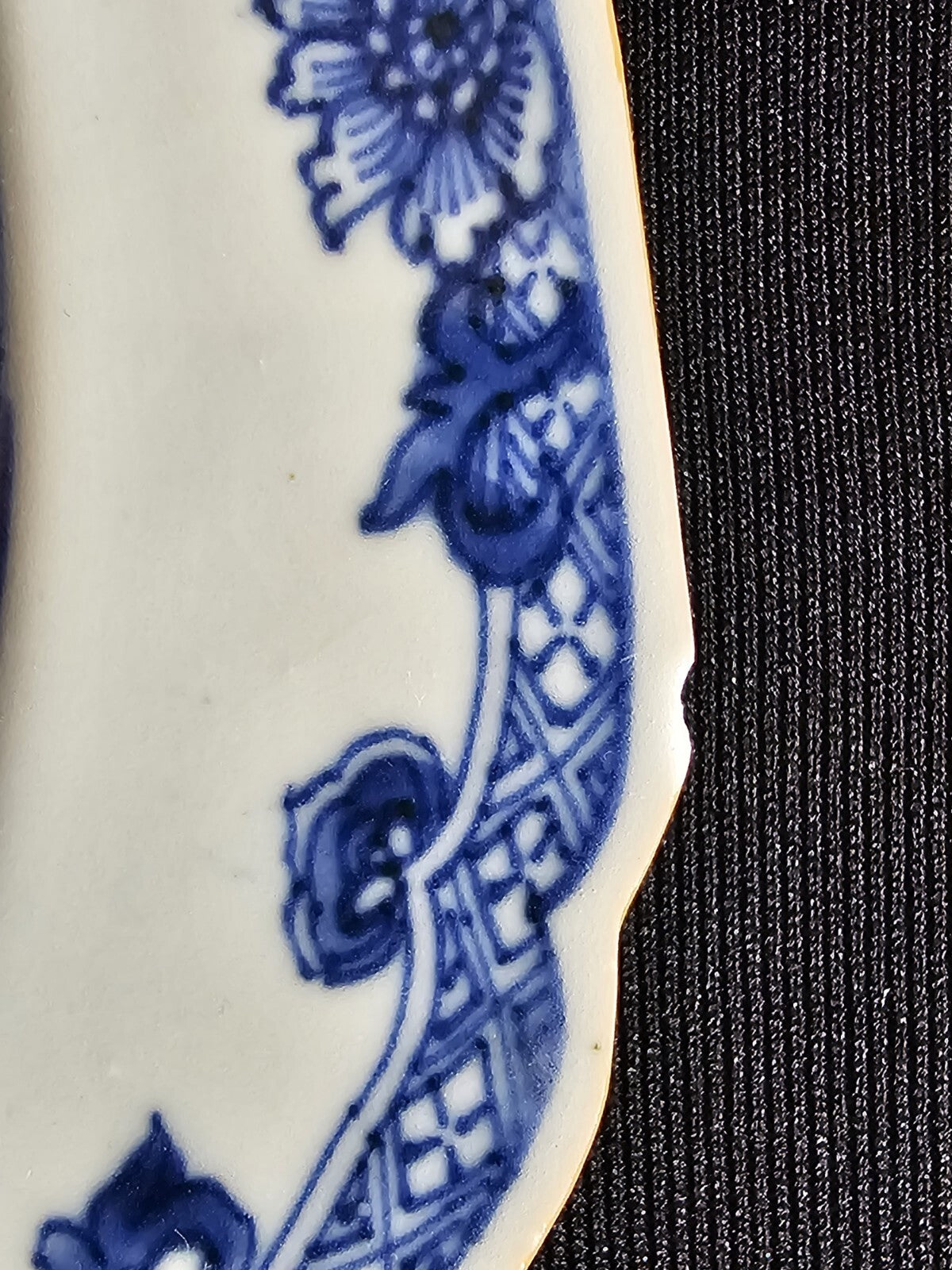 An 18thc Octagonal Shaped Chinese Export blue and White Plate, Hand Painted