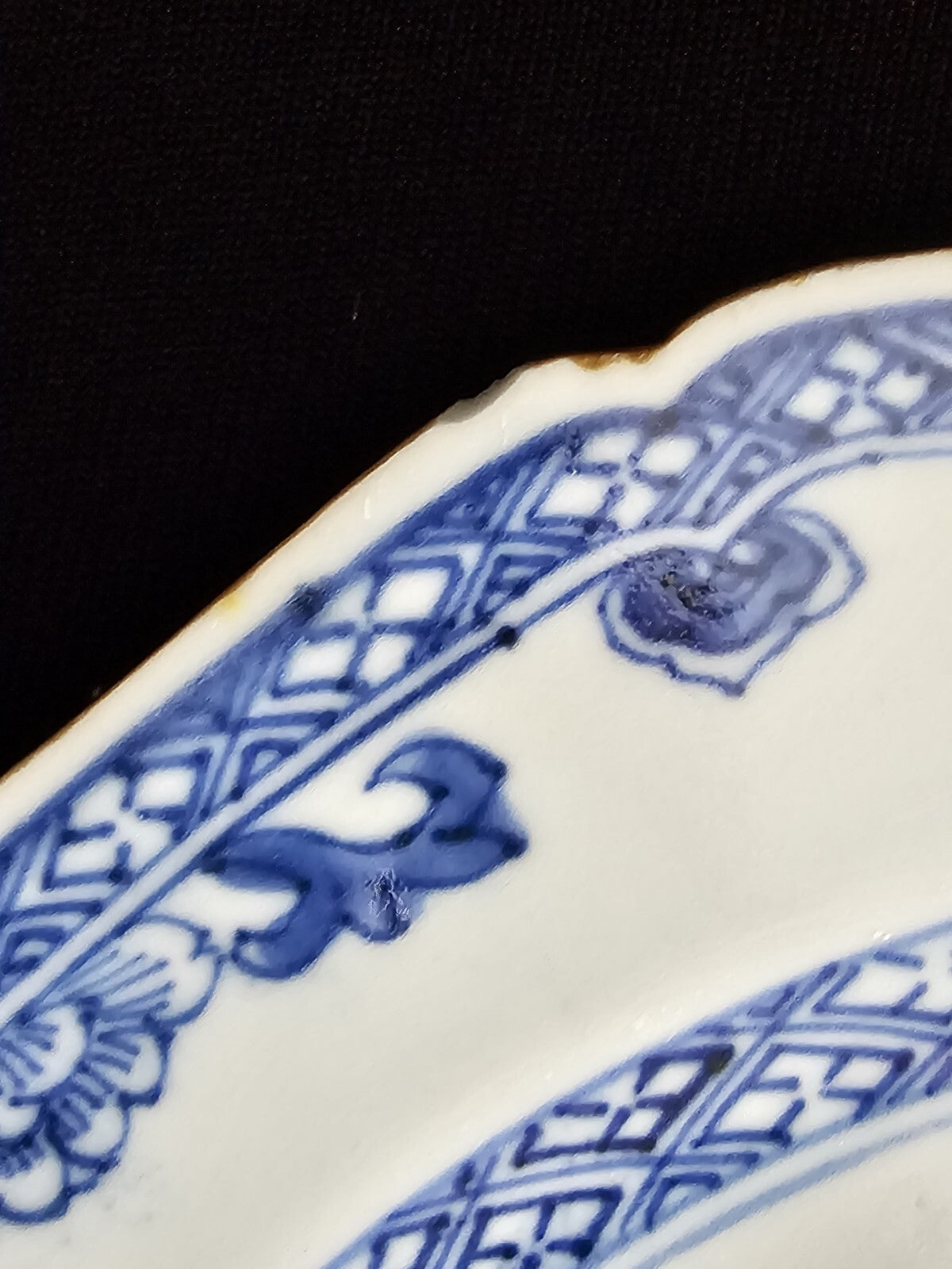 An 18thc Octagonal Shaped Chinese Export blue and White Plate, Hand Painted