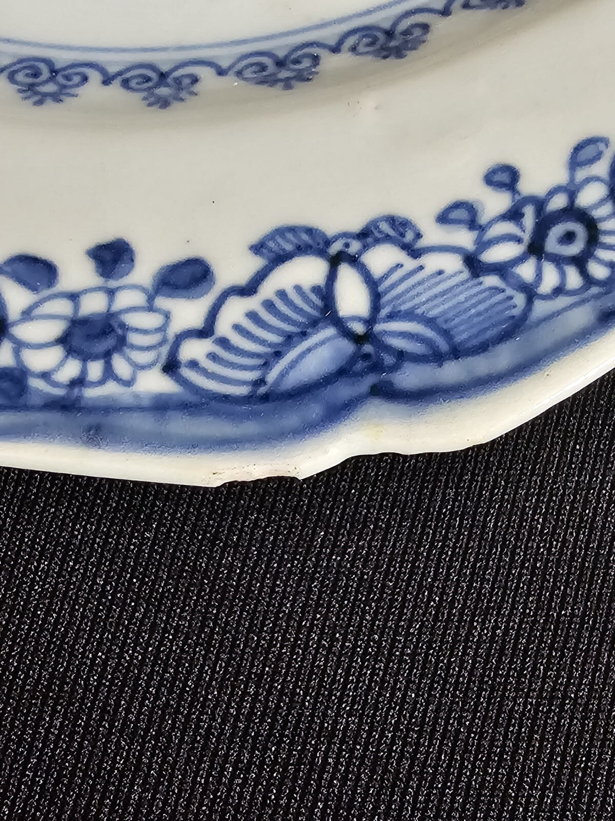 An 18thc Octagonal Shaped Chinese Export blue and White Plate, Hand Painted