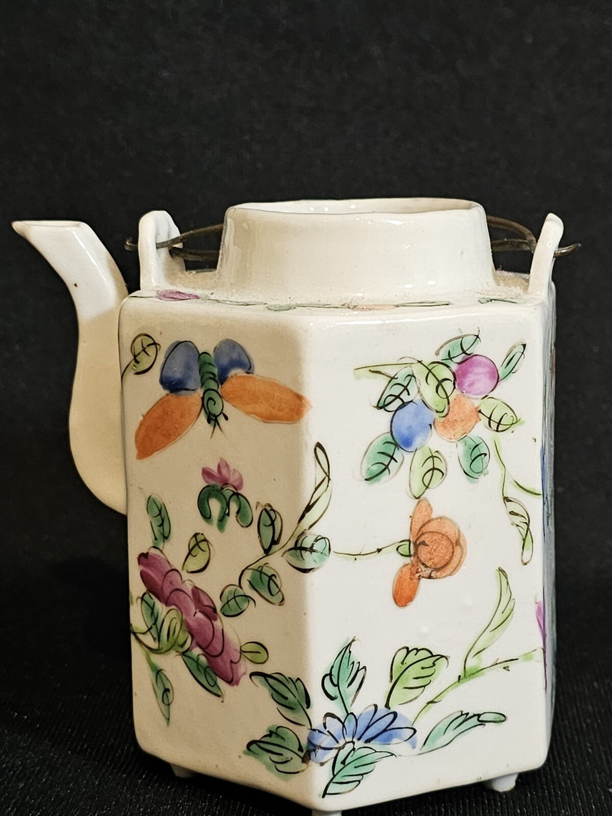 A Small Antique Chinese Porcelain Tea Pot 19thC Enamelled