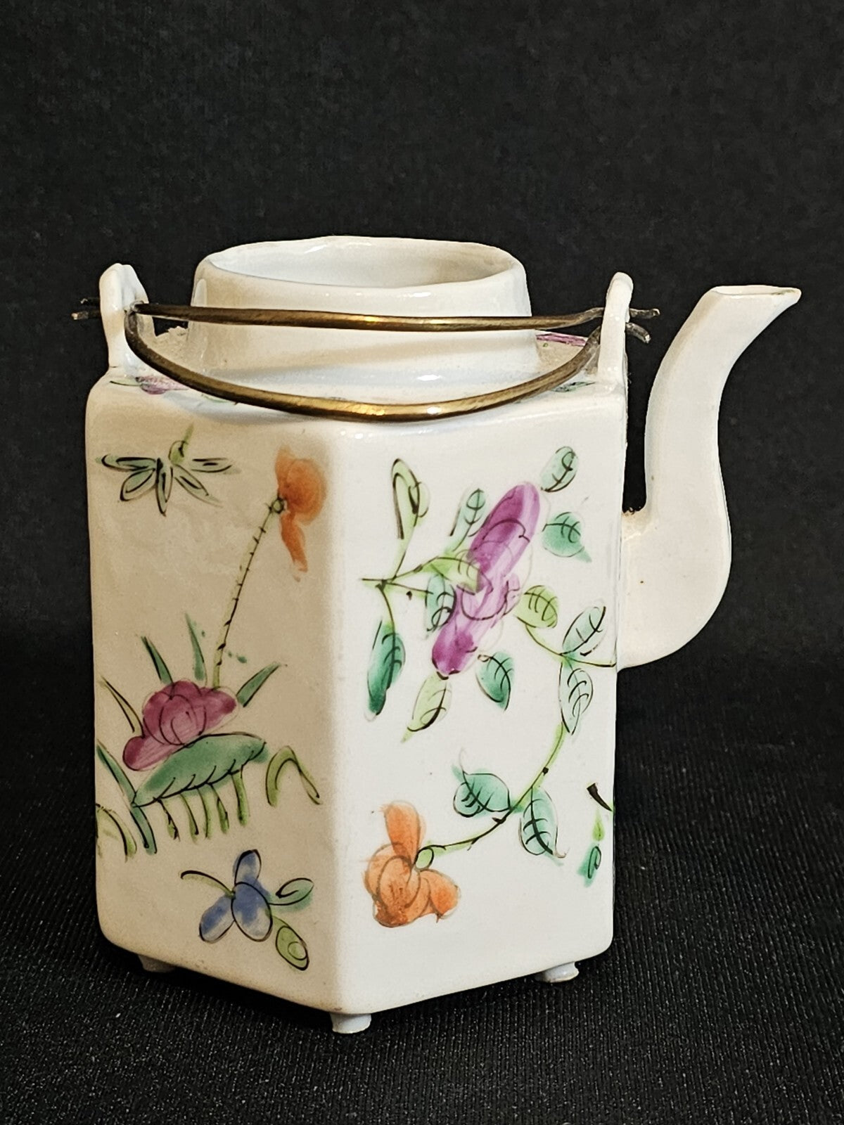 A Small Antique Chinese Porcelain Tea Pot 19thC Enamelled