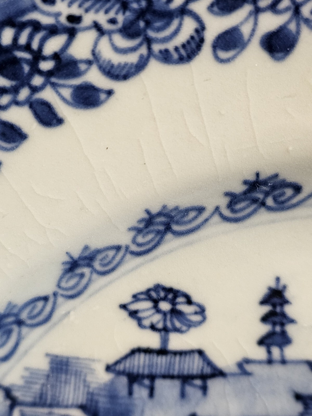 An 18thc Octagonal Shaped Chinese Export blue and White Plate, Hand Painted