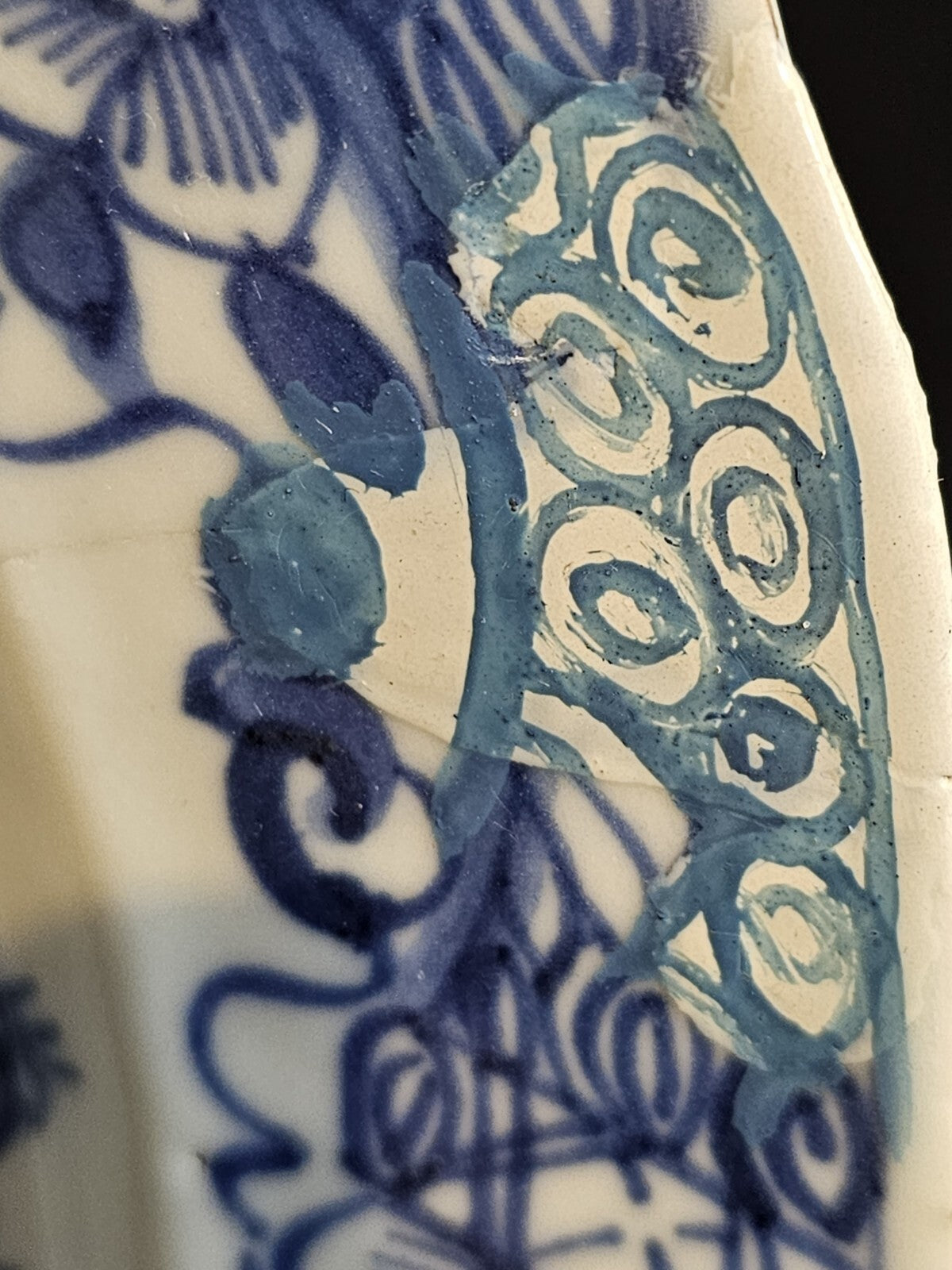 An 18thc Octagonal Shaped Chinese Export blue and White Plate, Hand Painted