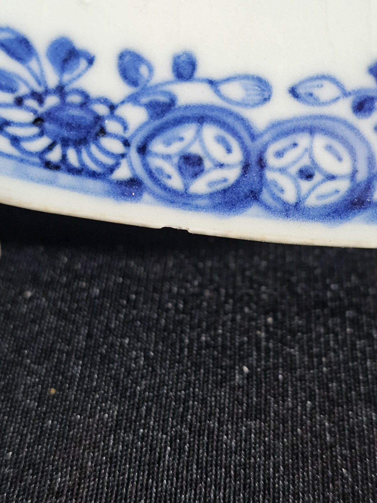 An 18thc Octagonal Shaped Chinese Export blue and White Plate, Hand Painted