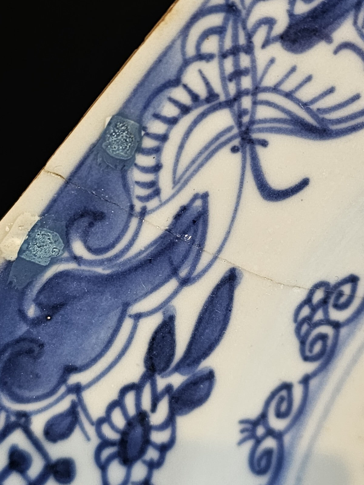 An 18thc Octagonal Shaped Chinese Export blue and White Plate, Hand Painted