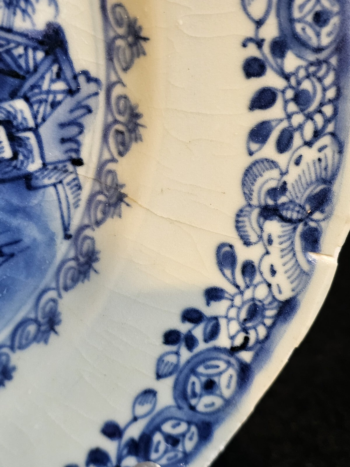 An 18thc Octagonal Shaped Chinese Export blue and White Plate, Hand Painted