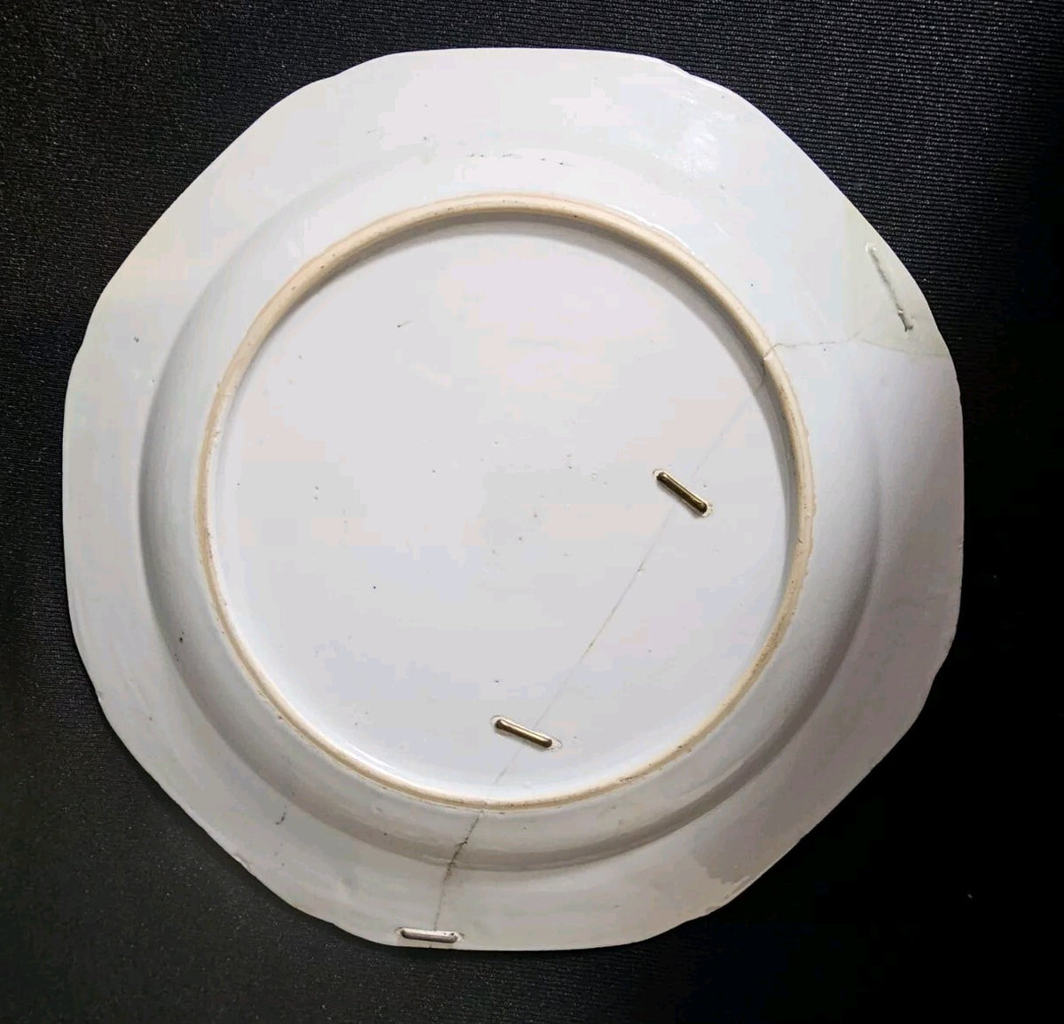 An 18thc Octagonal Shaped Chinese Export blue and White Plate, Hand Painted