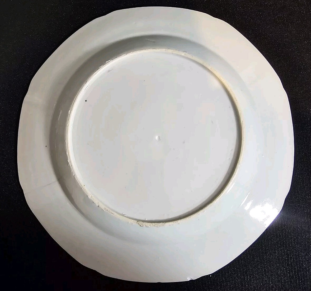An 18thc Octagonal Shaped Chinese Export blue and White Plate, Hand Painted
