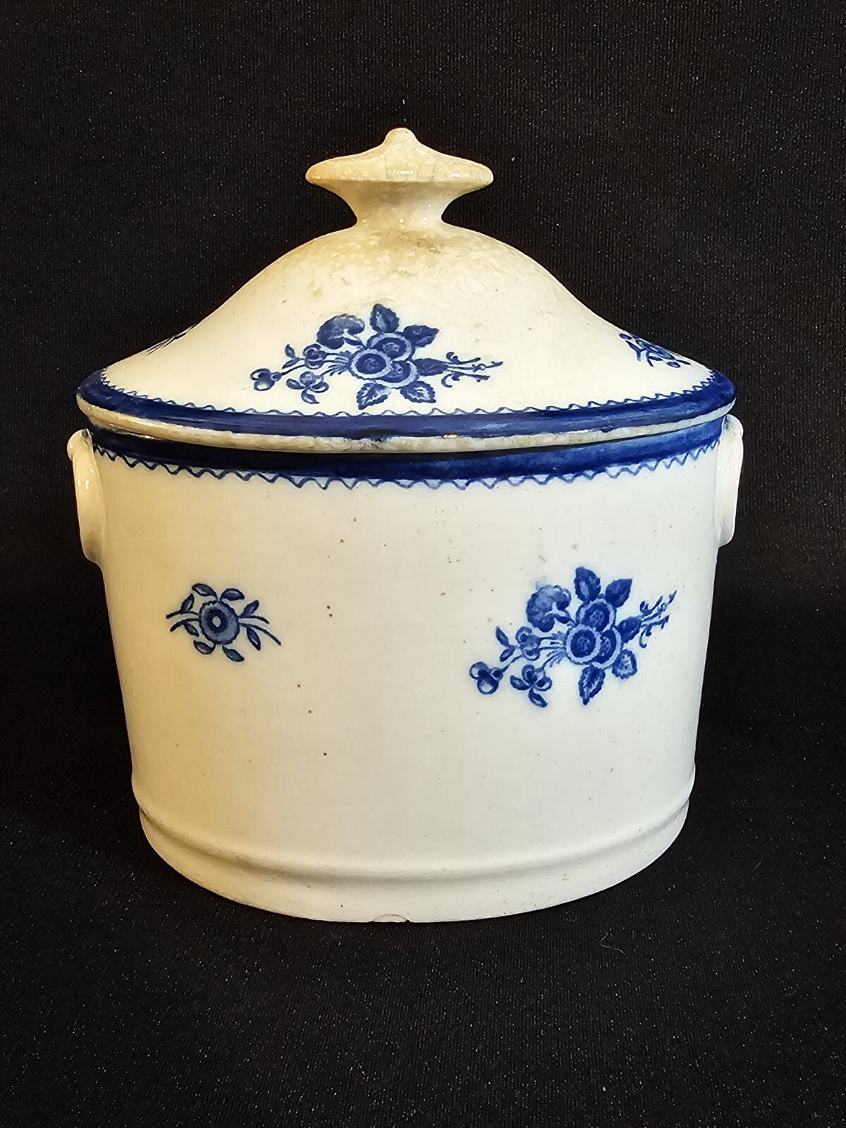 An Oval Underglaze Blue Printed Pearlware Tureen and Cover, C1800-10