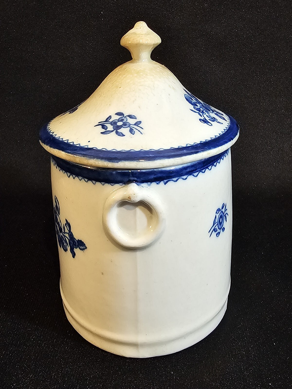 An Oval Underglaze Blue Printed Pearlware Tureen and Cover, C1800-10