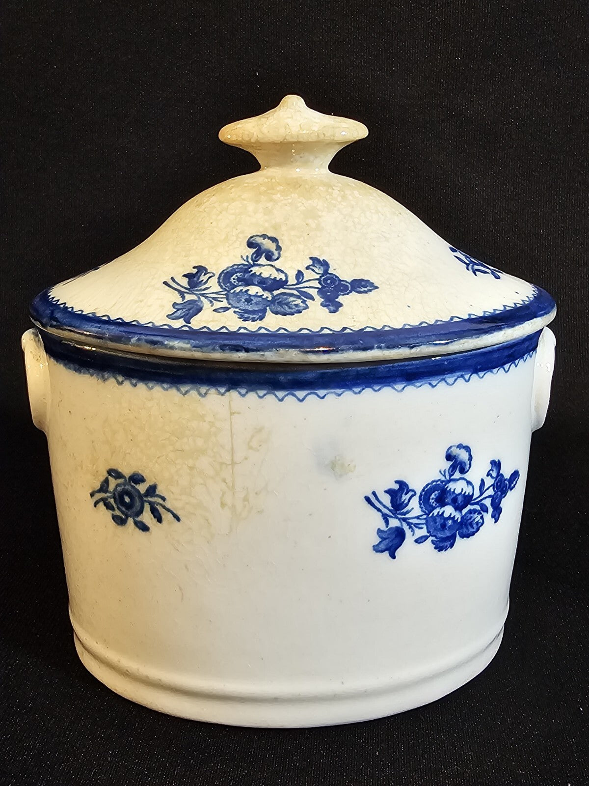 An Oval Underglaze Blue Printed Pearlware Tureen and Cover, C1800-10