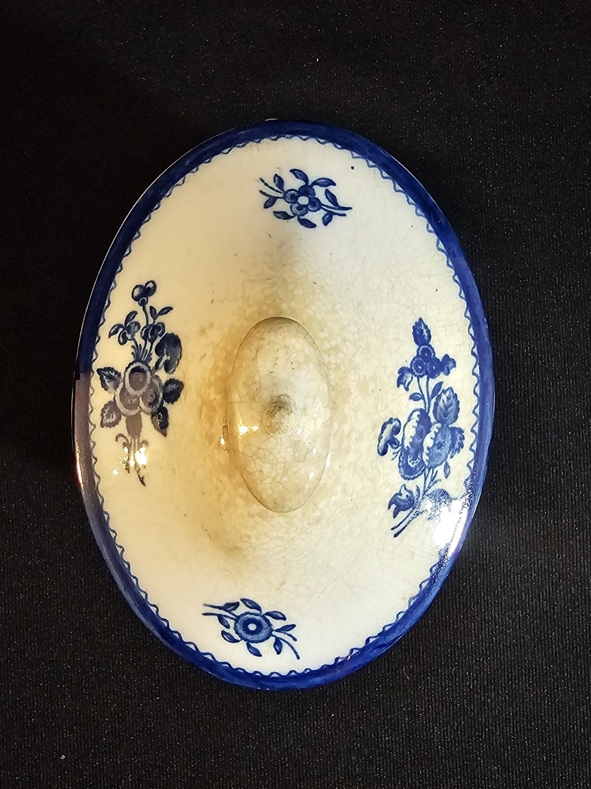 An Oval Underglaze Blue Printed Pearlware Tureen and Cover, C1800-10