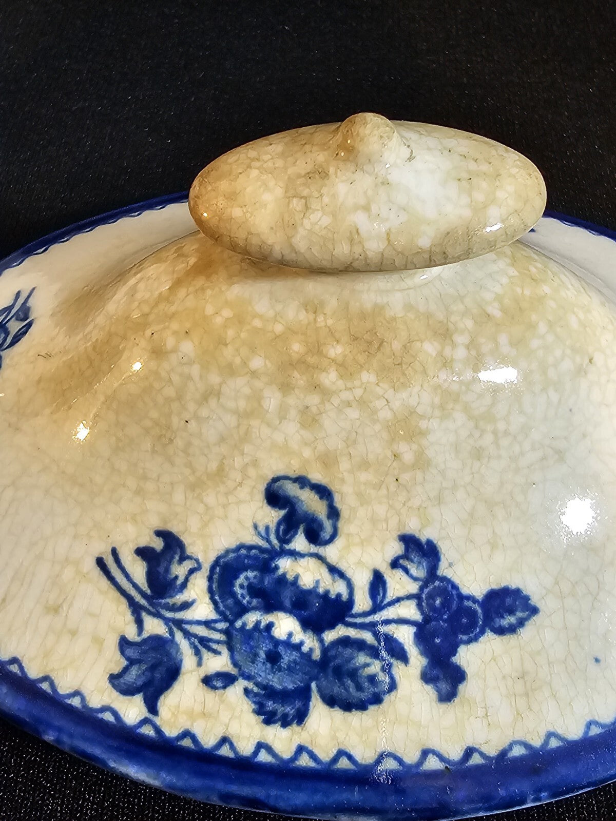 An Oval Underglaze Blue Printed Pearlware Tureen and Cover, C1800-10