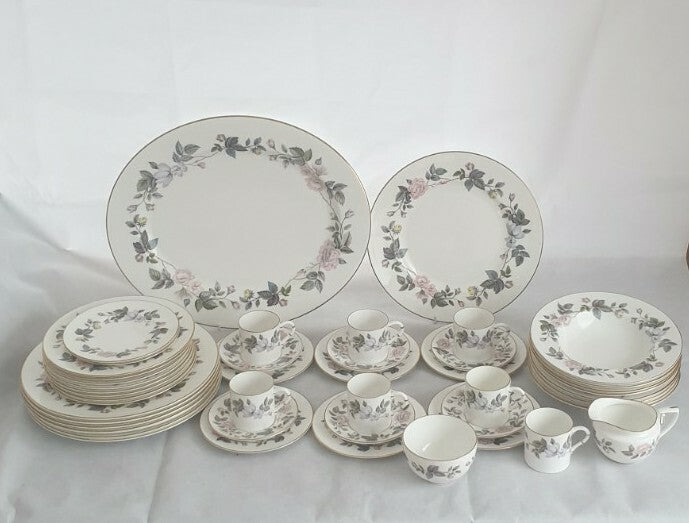 A Royal Worcester bone china June Garland pattern  dinner service