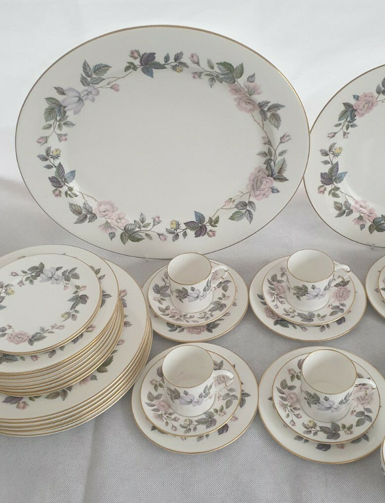 A Royal Worcester bone china June Garland pattern  dinner service