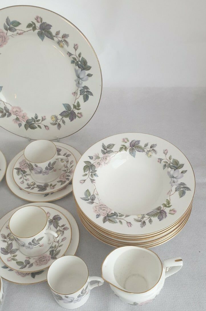 A Royal Worcester bone china June Garland pattern  dinner service