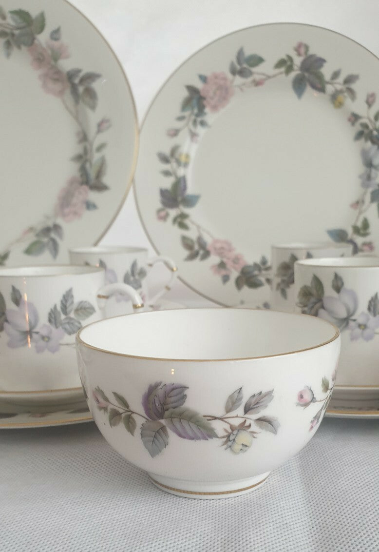 A Royal Worcester bone china June Garland pattern  dinner service