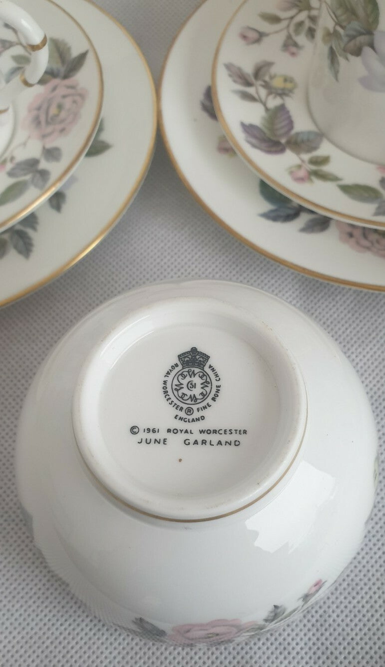 A Royal Worcester bone china June Garland pattern  dinner service