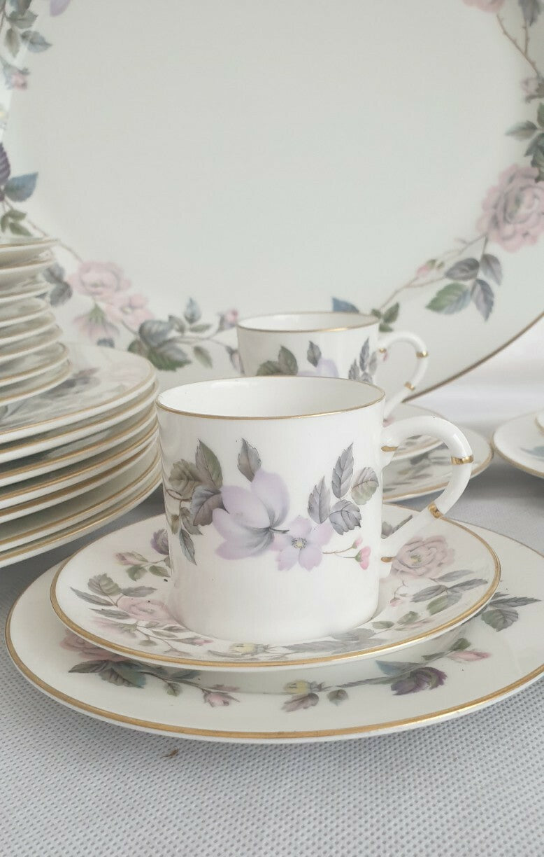A Royal Worcester bone china June Garland pattern  dinner service