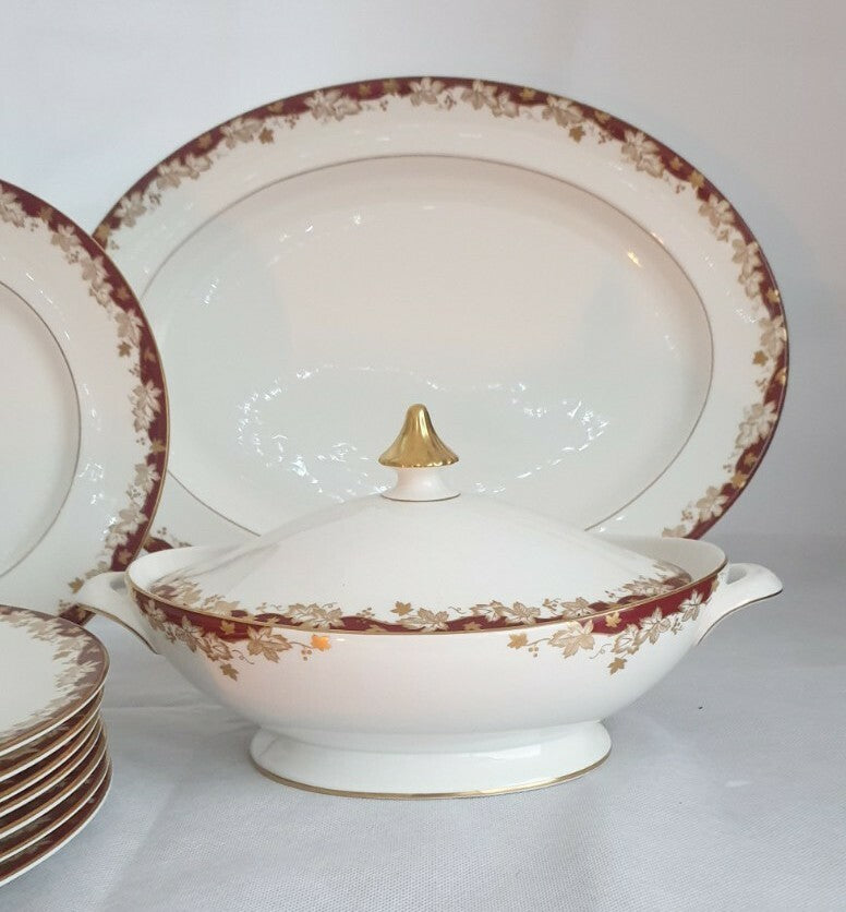 A Royal Doulton bone china Winthrop pattern service