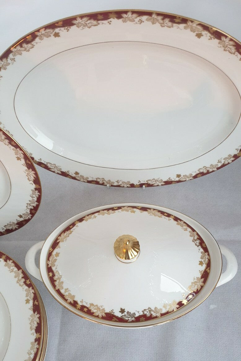 A Royal Doulton bone china Winthrop pattern service