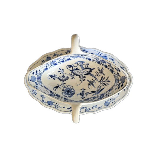 An Antique Meissen Blue and White Onion Pattern Porcelain Gravy Boat
