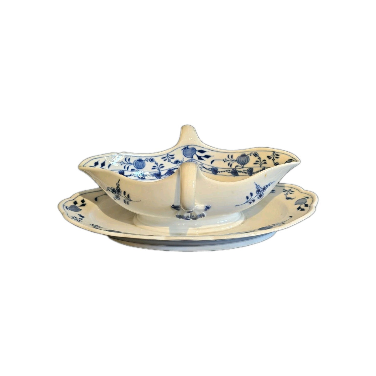 An Antique Meissen Blue and White Onion Pattern Porcelain Gravy Boat