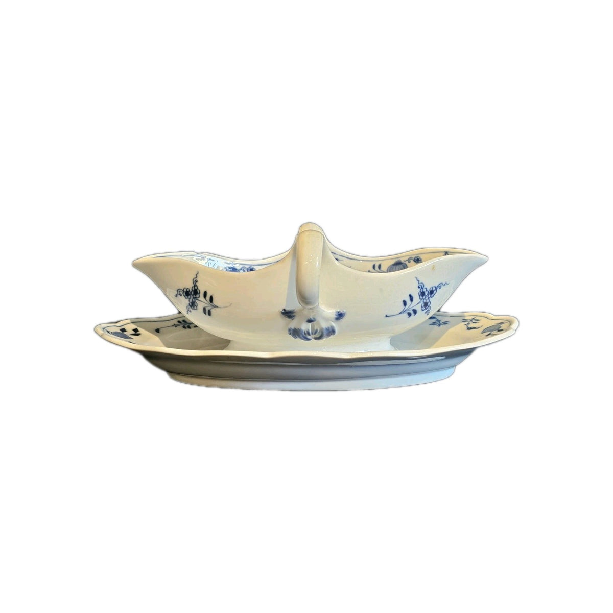 An Antique Meissen Blue and White Onion Pattern Porcelain Gravy Boat