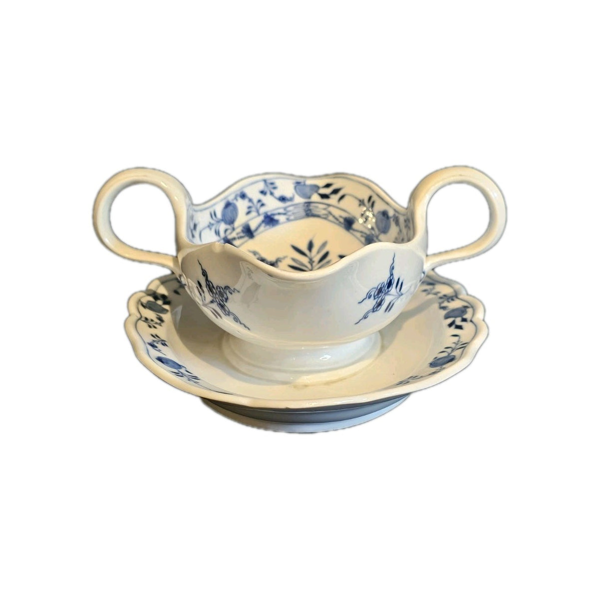 An Antique Meissen Blue and White Onion Pattern Porcelain Gravy Boat