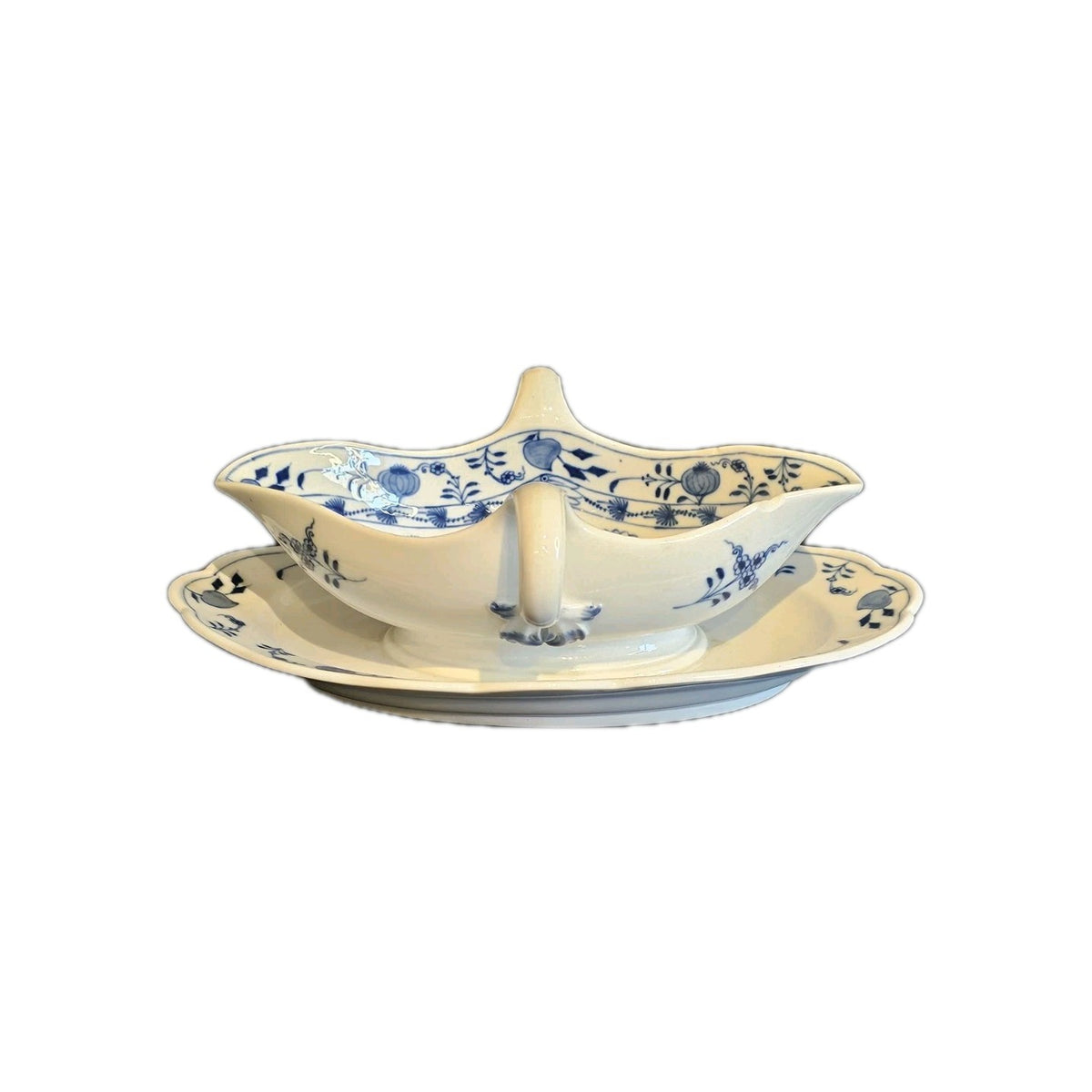 An Antique Meissen Blue and White Onion Pattern Porcelain Gravy Boat